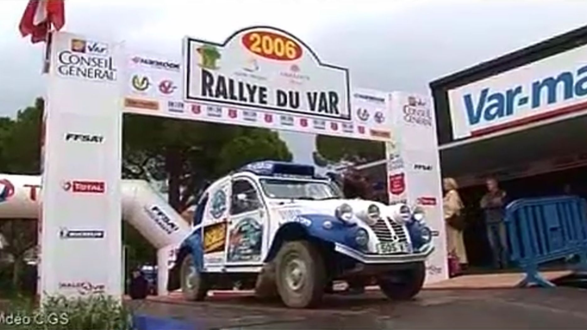 La Citroën 2 CV Sahara au Rallye du Var 2006 