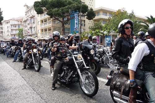 PARADE HARLEY DAVIDSON A SAINTE-MAXIME
