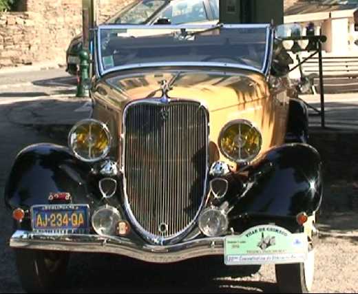 EXPOSITION DE VOITURES ANCIENNES A GRIMAUD