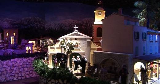 VILLAGE DE NOEL  SANTONS ET CRECHES DU MONDE A SAINT TROPEZ