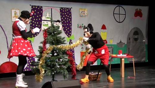 EXTRAIT SPECTACLE NOEL ORGANISE PAR LA MAISON DES ENFANTS A STE MAXIME