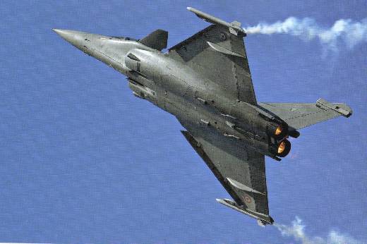 AVION DE COMBAT LE RAFALE A SAINTE MAXIME