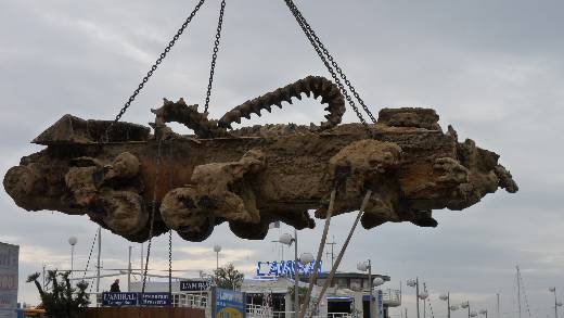 DESENSABLEMENT SPECTACULAIRE DU TANK AMERICAIN LE M4 SHERMAN  A LA NARTELLE