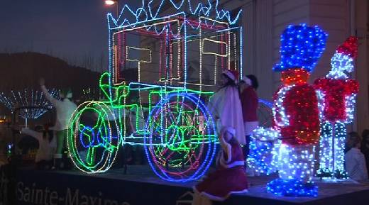 PARADE NOCTURNE DE NOEL A SAINTE MAXIME