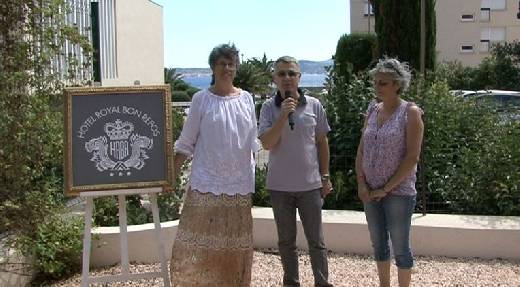 REMISE D'UN VOYAGE AU MAROC PAR L'UNION MAXIMOISE DES COMMERCANTS ET ARTISANS