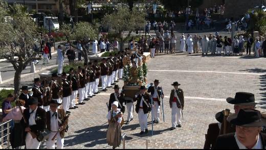 BRAVADES 15 MAI 2014 SAINTE MAXIME PROCESSION DANS LES  RUES DU CENTRE-VILLE