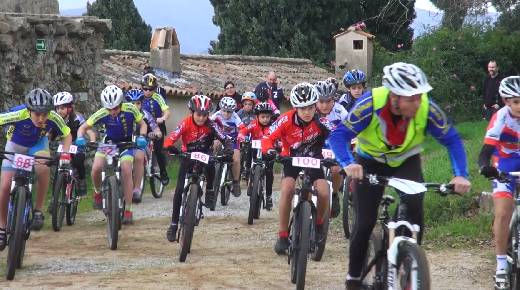 LES RUELLES DE GRIMAUD 2014 LA COURSE DES "MINOTS"