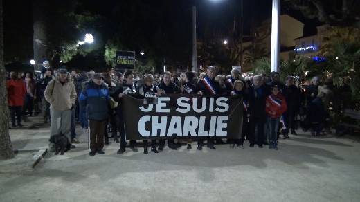 RASSEMBLEMENT A SAINTE MAXIME EN L'HONNEUR AUX VICTIMES DE CHARLIE HEBDO