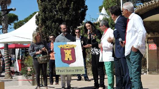 SAINTE MAXIME FRESQUE REALISEE AVEC DES FLEURS SECHEES PRO LOCO POGGIO MOIANO