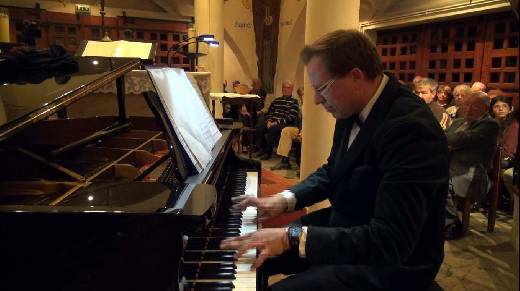 HOMMAGE AUX VICTIMES DES ATTENTATS DE PARIS AU BATACLAN