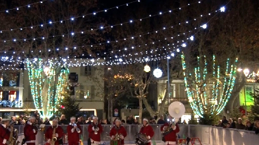 INAUGURATION DES ILLUMINATIONS DE NOEL A SAINT TROPEZ, PATINOIRE PLACE DES LICES