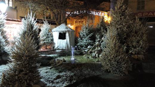 DECORATION PLACE DU MARCHE A SAINTE MAXIME. FORET MAGIQUE 2016
