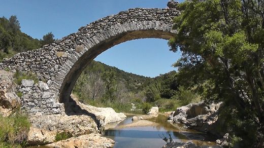 SENTIER DU PONT DES FEES A GRIMAUD