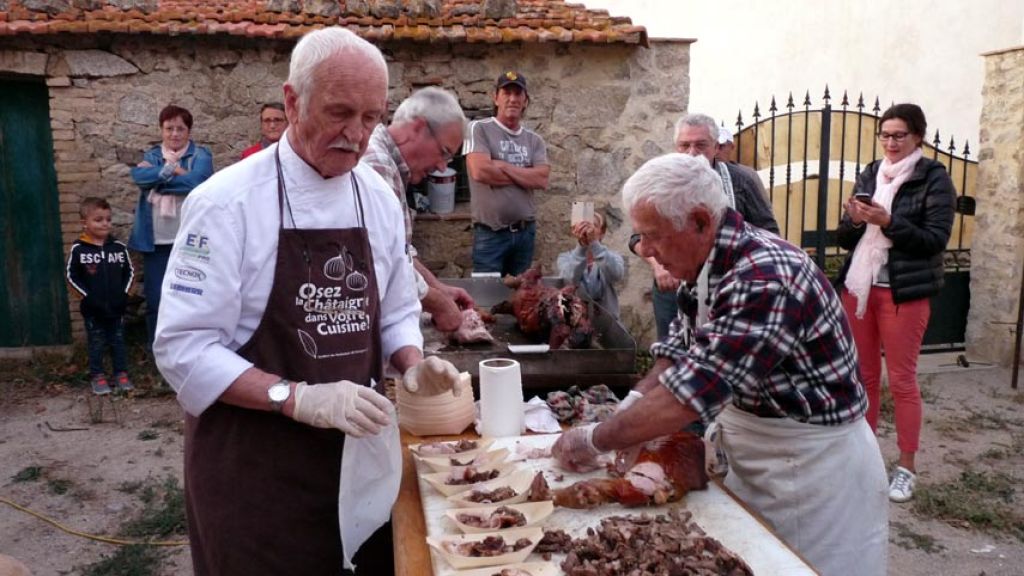 DEGUSTATION DE LA PORCHETTA FETE DE LA VIGNE ET DU VIN