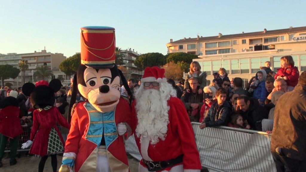 ARRIVEE SURPRISE DU PERE NOEL A SAINTE MAXIME