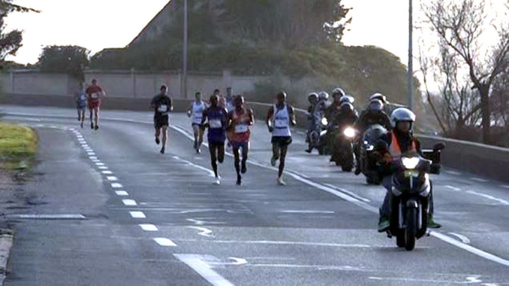 MARATHON DU GOLFE DE SAINT-TROPEZ PASSAGE BEAUVALLON BARTOLE