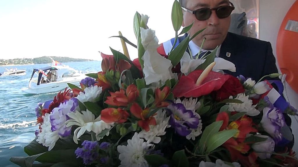 15 AOUT 2018 DEPOTS DE GERBES EN MER EN SOUVENIR DES MARINS DISPARUS