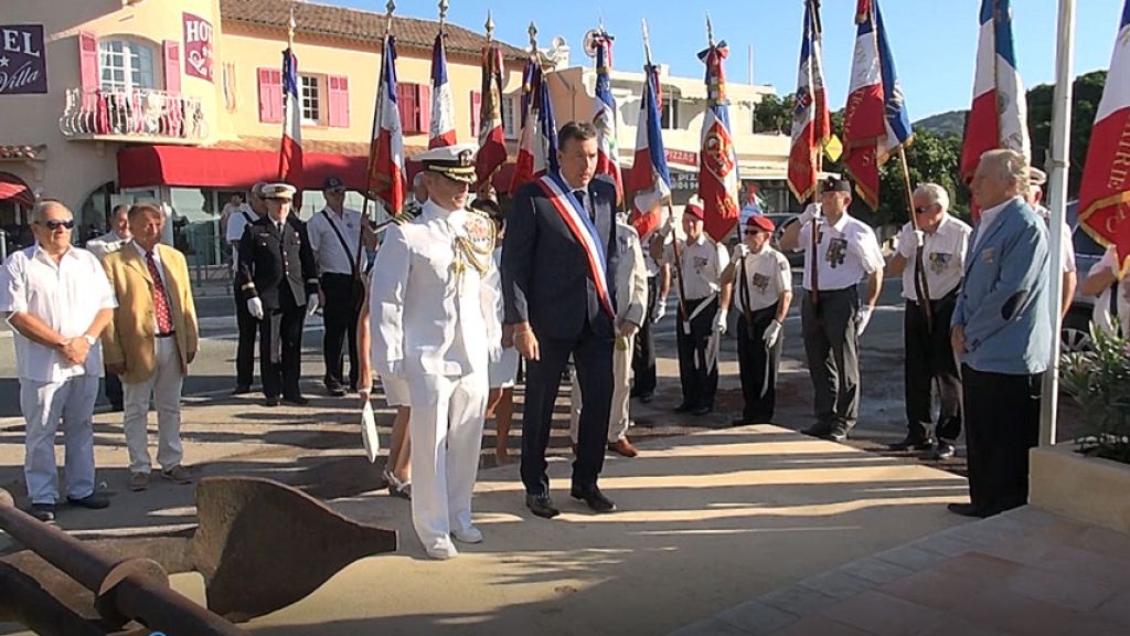 HOMAGE AUX TROUPES QUI ONT DEBARQUEE LE 15 AOUT 1944 SUR LA PLAGE DE LA NARTELLE