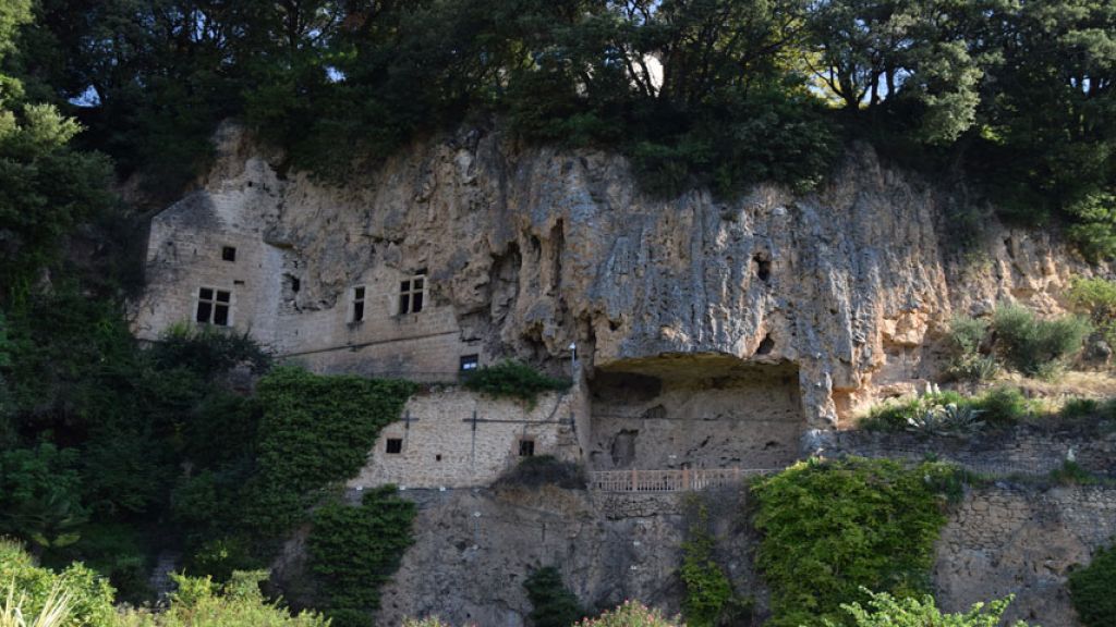 LES GROTTES TROGLODYTIQUES DE VILLECROZE
