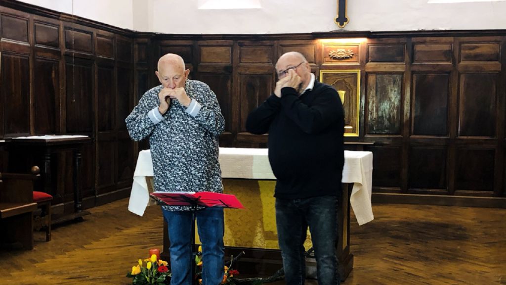 Interprétation de morceaux de musique à l'harmonica