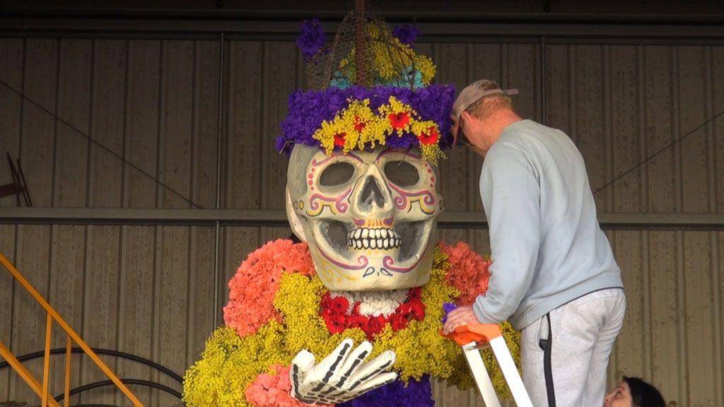Préparation des chars pour le Corso fleurie de Sainte Maxime