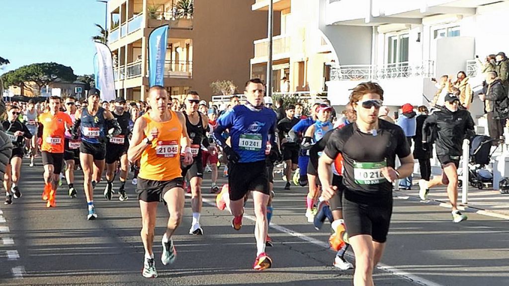 SAINTE MAXIME  DEPART DES FOULEES MAXIMOISES 21 01 2024