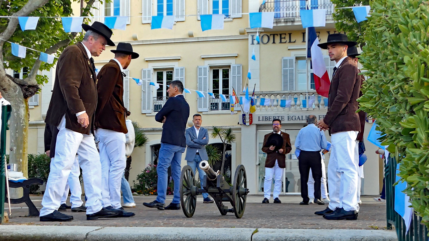 Départ des Bravade de la fête patronale 2025 par une canonnade