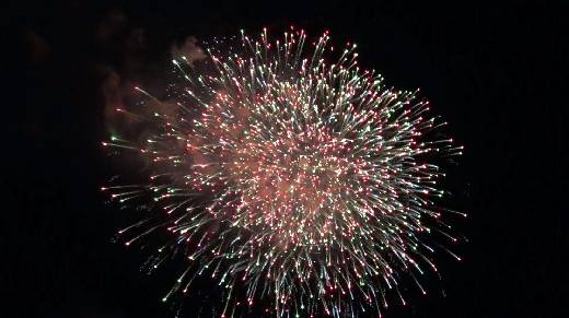 SAINTE MAXIME FEU D'ARTIFICE POUR LE  70E ANNIVERSAIRE DE LA VICTOIRE