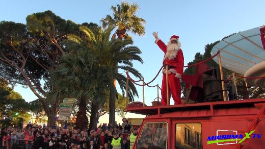 ARRIVEE SURPRISE DU PERE NOEL A SAINTE MAXIME