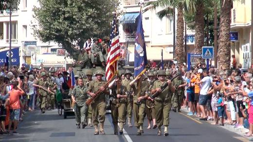 DEFILE DE VEHICULES MILITAIRES POUR LE 71EME ANNIVERSAIRE DU DEBARQUEMENT