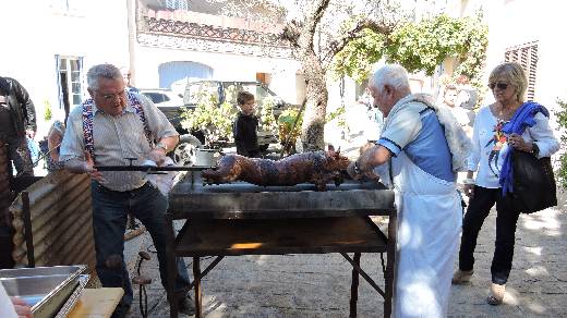 PORCHETTA A LA BROCHE ET COMBATS DE GLADIATEURS