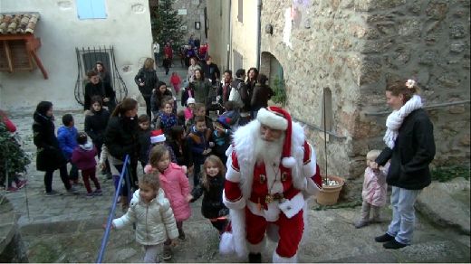 NOEL AU PLAN DE LA TOUR 2016. PARADE NOCTURNE DU PERE NOEL